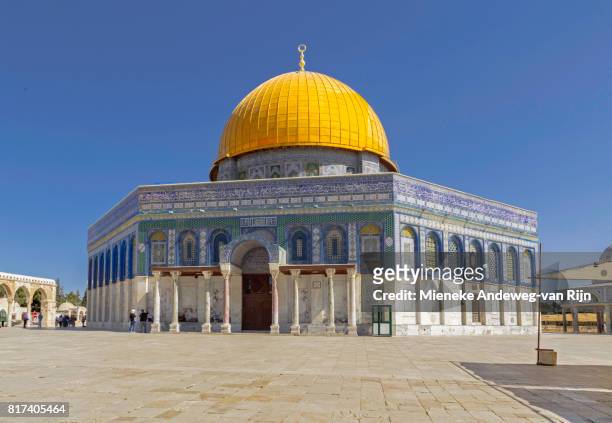 dome of the rock, on temple mount, mount moriah, in the old city of jerusalem, israel - mieneke andeweg stock pictures, royalty-free photos & images