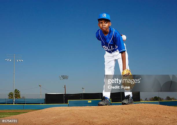 baseball player on pitching mound - baseball pitchers mound - fotografias e filmes do acervo