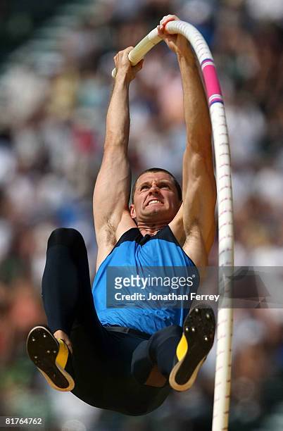 Brad Walker competes in the men's pole vault final during day three of the U.S. Track and Field Olympic Trials at Hayward Field on June 29, 2008 in...