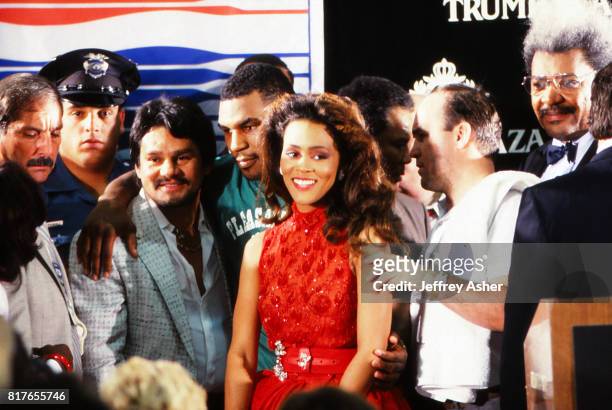 Panamanian boxer Roberto Duran, boxer Mike Tyson, actress Robin Givens, trainer Kevin Rooney and Promoter Don King at press conference at Trump Plaza...