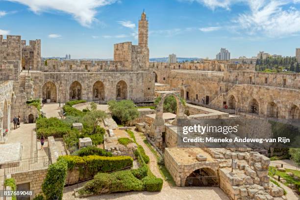 tower of david with the archaeological finds in its courtyard and the ottoman minaret, jersusalem, israel - mieneke andeweg stock pictures, royalty-free photos & images