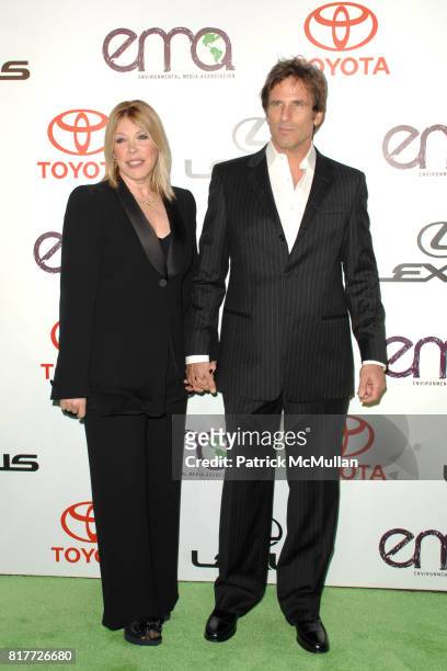 Debbie Levin and Hart Bochner attend 2010 Environmental Media Association Awards at Warner Bros. Studios on October 16, 2010 in Burbank, California.