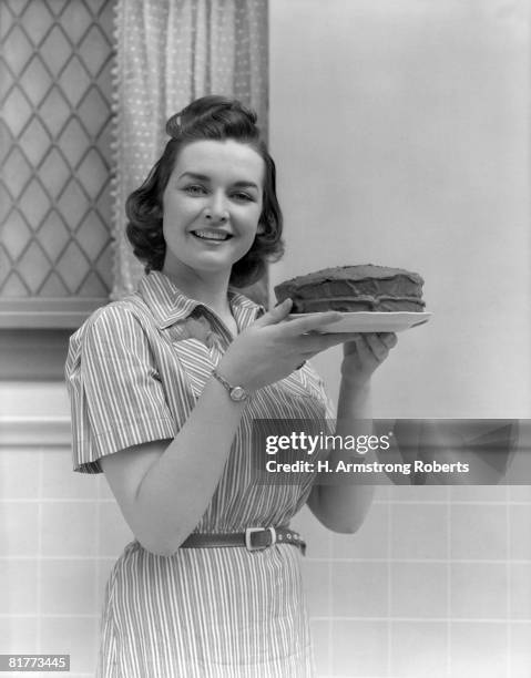 woman (mother, wife) holding cake in kitchen. - 1940 18-21 stock pictures, royalty-free photos & images