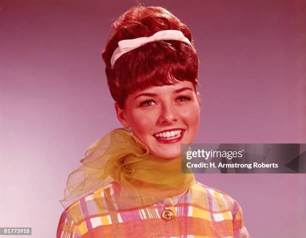 young woman with beehive hairdo. (photo by h. armstrong roberts/retrofile/getty images) - bouffant hairdo stock pictures, royalty-free photos & images