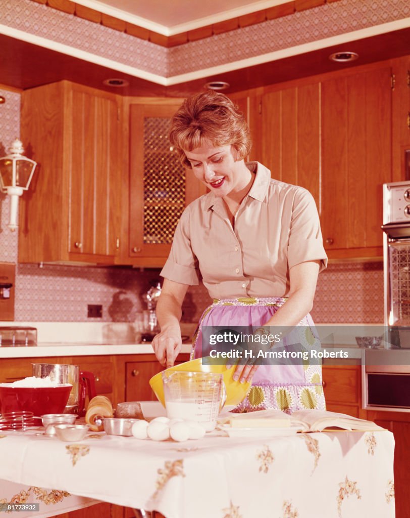 Woman in kitchen, preparing food. (Photo by H. Armstrong Roberts/Retrofile/Getty Images)