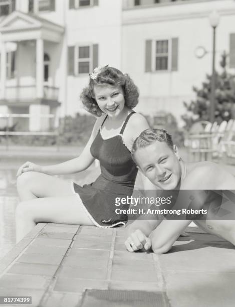 couple sitting by pool. (photo by h. armstrong roberts/retrofile/getty images) - retrofile foto e immagini stock