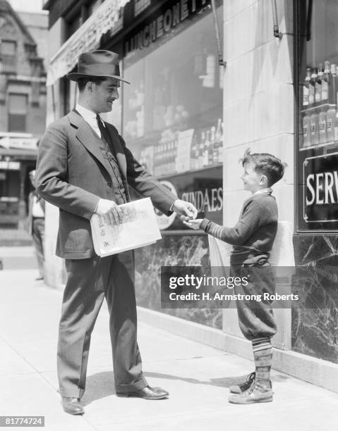 newspaper boy selling paper to businessman, philadelphia. - zeitungsausträger stock-fotos und bilder