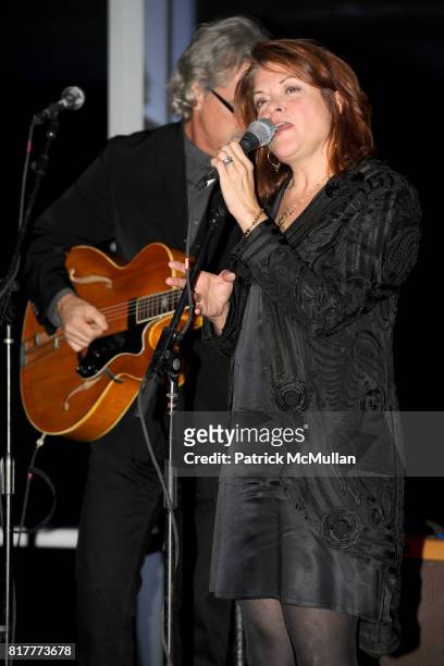 John Leventhal and Rosanne Cash attend LEGENDS 2010: A Pratt Institute Scholarship Benefit at 7 World Trade on October 20, 2010 in New York City.