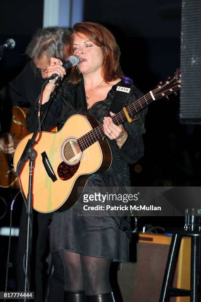 John Leventhal and Rosanne Cash attend LEGENDS 2010: A Pratt Institute Scholarship Benefit at 7 World Trade on October 20, 2010 in New York City.