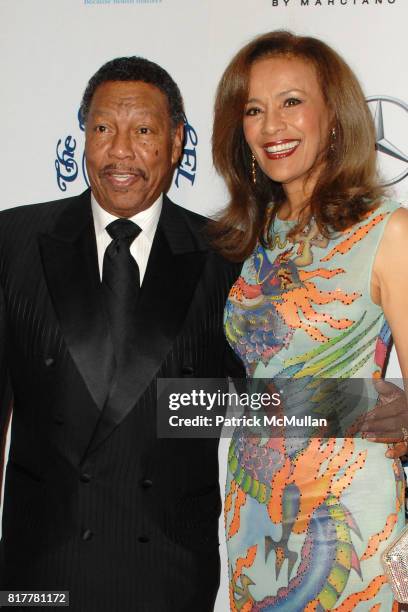 Billy Davis and Marilyn McCoo attend 32nd Anniversary Carousel of Hope Ball at The Beverly Hilton Hotel on October 23, 2010 in Beverly Hills,...