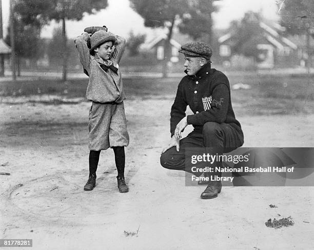 Christy Mathewson of the New York Giants speaks to a young boy circa 1915 in New York, New York.