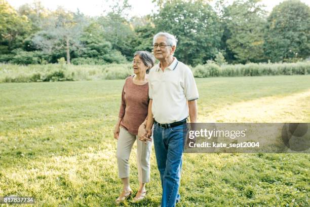 50 jaar samen - 50 years old man stockfoto's en -beelden