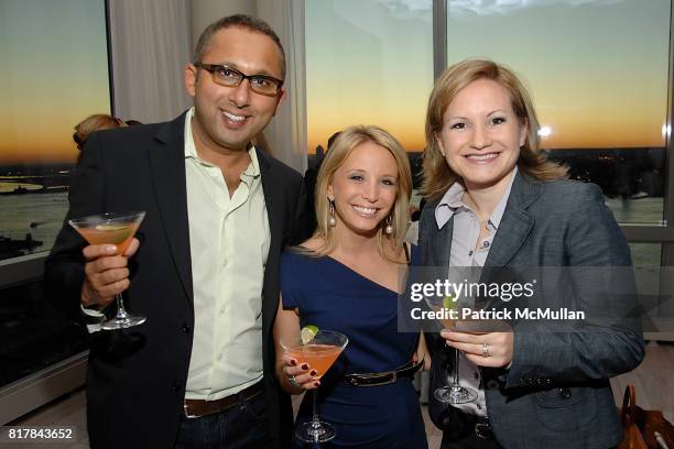 Mike Keriakos, Jen Mormile and Kim Wilson attend WhatToExpect.com Presents DELIVERING A MOM at Trump Soho on October 13, 2010 in New York City.