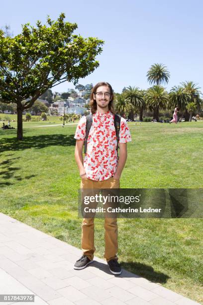 student type on park sidewalk - streber stock-fotos und bilder