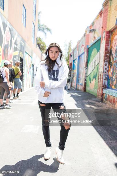 college student with hoodie in alley - native korean stock-fotos und bilder