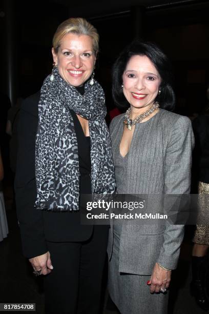 Mindy Reeves 104 John E Reeves Hall Stock Photos, High-Res Pictures, and Images ...