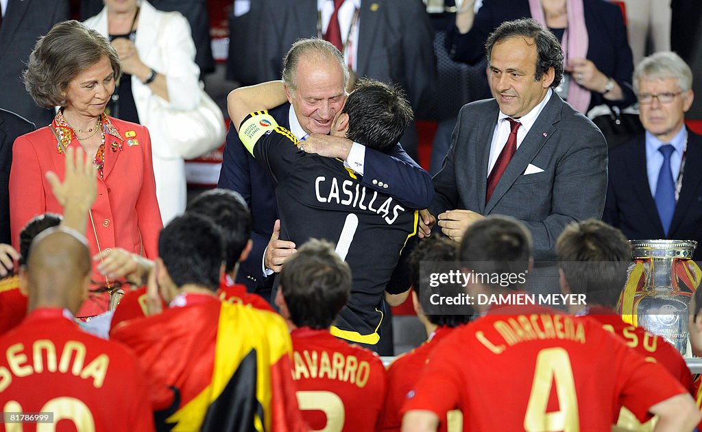 Spanish goalkeeper Iker Casillas (front,