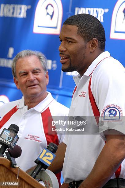 Attorney Marc Dreier and former NY Giant Michael Strahan speak at the 2008 Michael Strahan/Dreier LLP Charity Golf Tournament at Century Country Club...