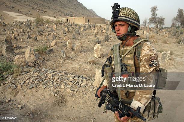 British paratrooper from the 3rd Battalion The Parachute Regiment Pvt. Craig Montgomery from Nottingham, England, takes part in an operation to...