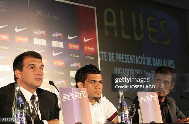 Barcelona's President Joan Laporta, new signing Brasilian Dani Alves and coach Pep Guardiola give a press conference on July 2, 2008 at the Nou Camp...