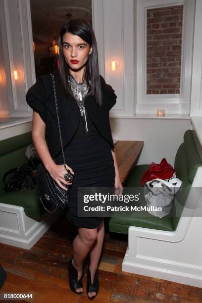 791 Crystal Renn Photos Stock Photos, High-Res Pictures, and Images ...