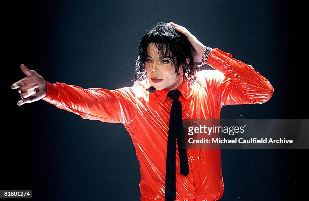 Michael Jackson performs during a taping for the "American Bandstand's 50th...A Celebration!", in Pasadena, California Saturday April 20, 2002.