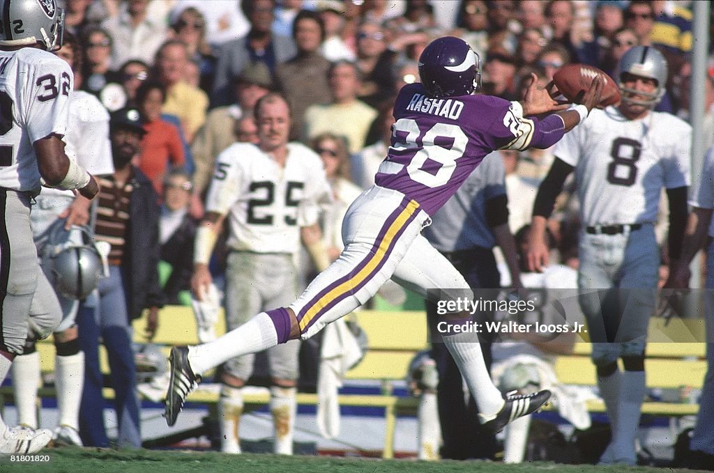Super Bowl XI, Minnesota Vikings Ahmad Rashad in action, making catch ...