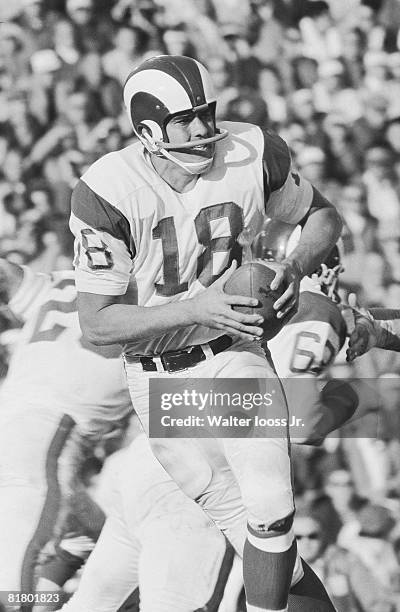 Football: Los Angeles Rams QB Roman Gabriel in action vs Baltimore Colts, Los Angeles, CA