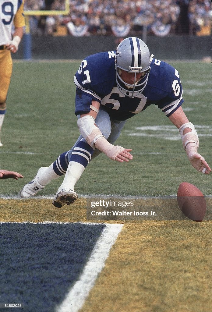 Patsy Donovan NFC playoffs, Dallas Cowboys Pat Donovan in action, recovering ball ...