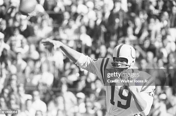 Football: Closeup of Baltimore Colts QB Johnny Unitas in action vs Green Bay Packers, Baltimore, MD