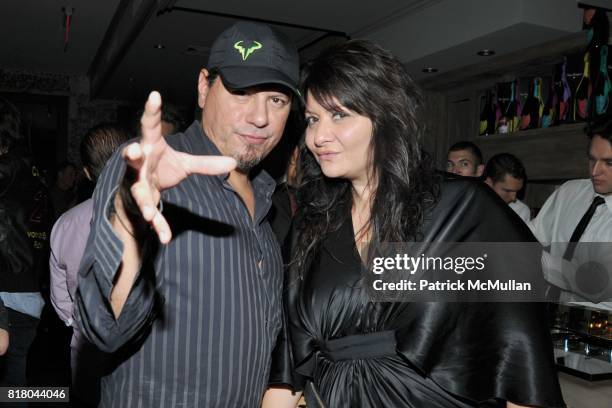 George Ralph Liz Villa Pacri Photos and Premium High Res Pictures - Getty Images