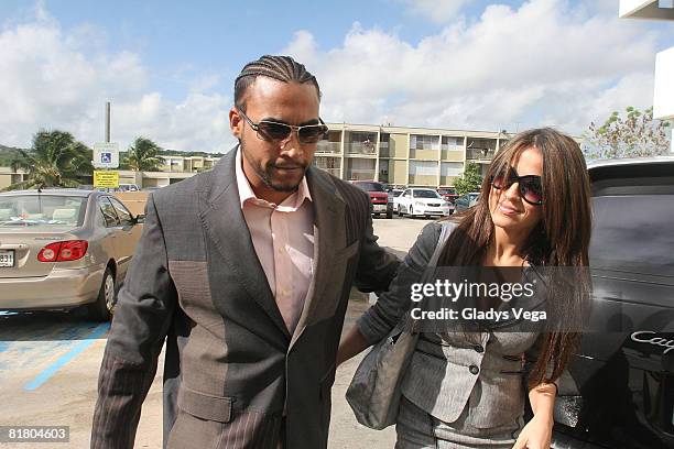Don Omar and Jackie Guerrido arrive at the Tribunal de Carolina on July 2, 2008 in Carolina, Puerto Rico.