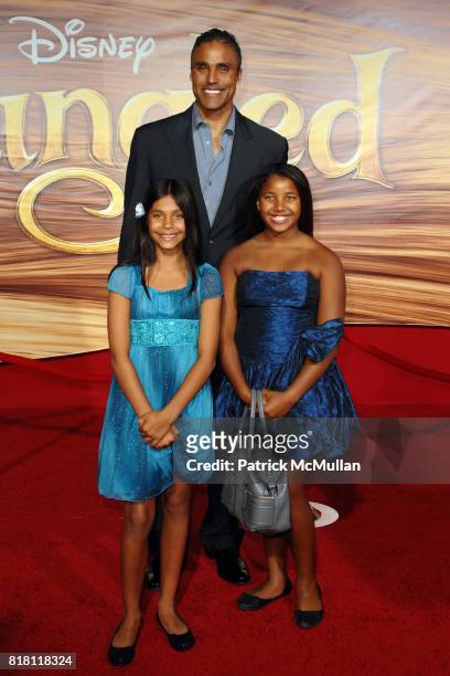 Rick Fox and Daughters attend TANGLED World Premiere at El Capitan Theatre on November 14, 2010 in Hollywood, California.