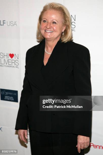 Liz Sweney attends FASHION DELIVERS 5th Annual Gala at The Waldorf Astoria on November 3, 2010 in New York.