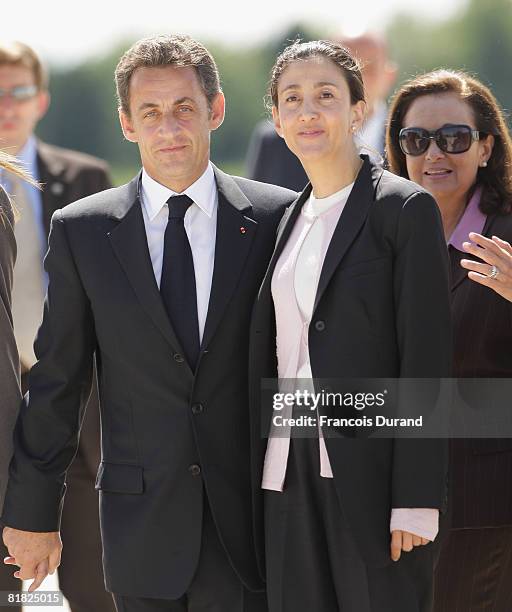 French President Nicolas Sarkozy and Ingrid Betancourt attend the arrival ceremony at the military base of Villacoublay on July 4, 2008 in Velizy...