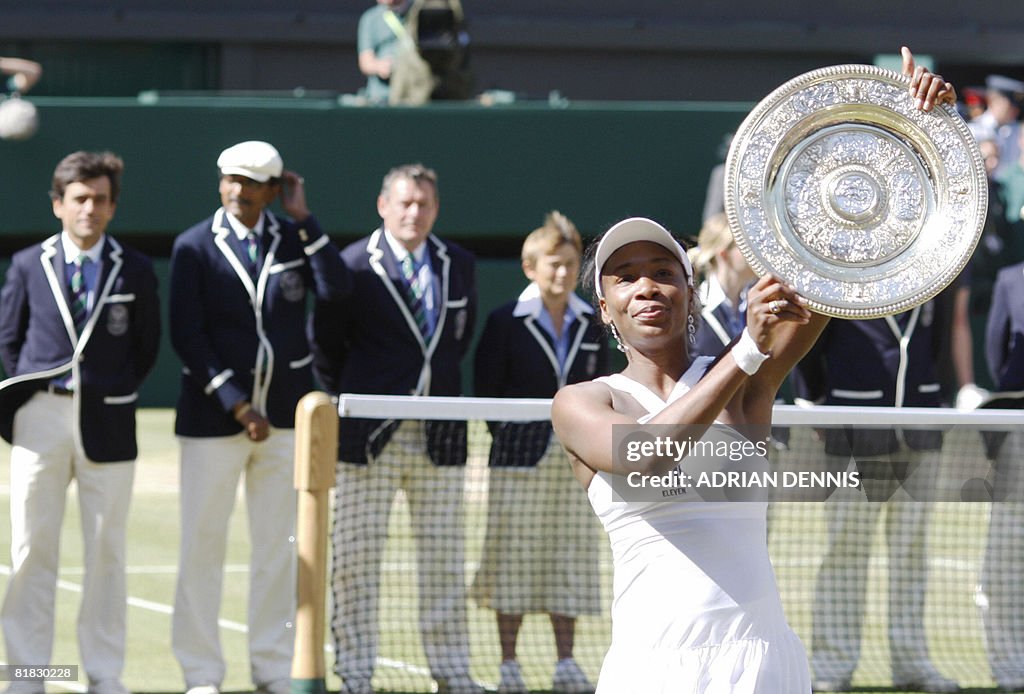 US Venus Williams holds her trophy after