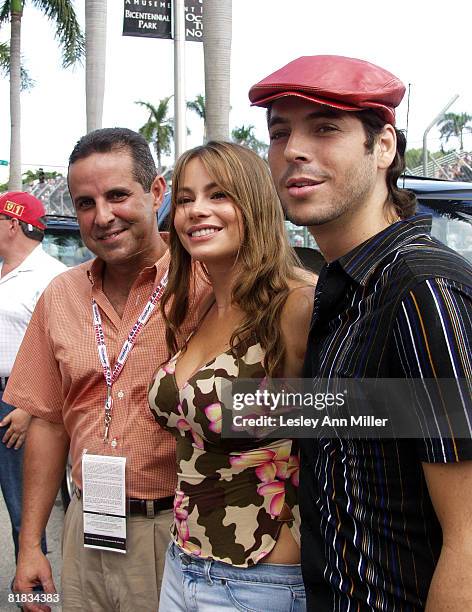 Mayor of Miami Manny Diaz, race Grand Marshal Sofia Vergara and Jorge Moreno, who sang "God Bless America" prior to the race