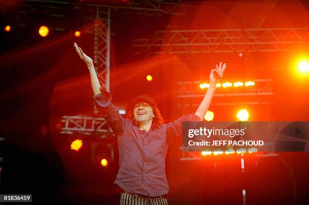 French singer Cali performs, on July 6, 2008 in Belfort, during the 20th "Eurockeennes de Belfort" rock festival. AFP PHOTO / JEFF PACHOUD