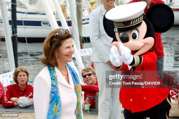 Queen Silvia Of Sweden attends the Childhood Race on July 6, 2008 in Kiel, Germany.
