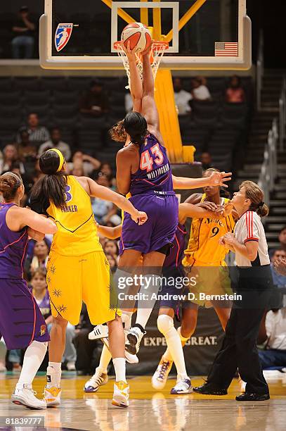 Le' Coe Willingham of the Phoenix Mercury goes up for two points against the Los Angeles Sparks on July 6, 2008 at Staples Center in Los Angeles,...