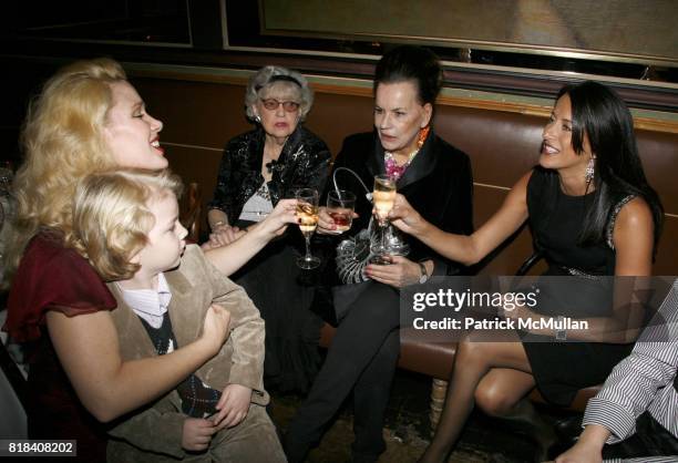 471 Donna Hudson Stock Photos, High-Res Pictures, and Images - Getty Images