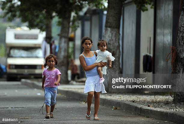 Rom children walk during a meeting with a humanitarian organization in their camp on the outskirts of Rome on July 7, 2008. A plan by the Italian...