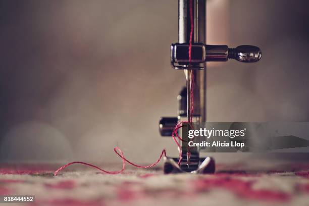 the sewing machine - su misura foto e immagini stock