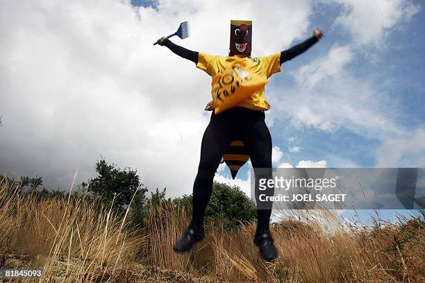 Jean-Pierre Caloini, aka Le Frelon , jumps as he waits for riders, on July 7 2008, during the 208 km third stage of the 2008 Tour de France cycling...