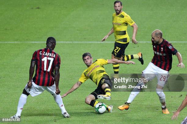 Christian Pulisic of Dortmund in action against Gabriel Paletta and Cristian Zapata of AC Milan during the 2017 International Champions Cup football...
