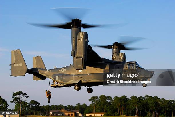 cv-22 osprey aircraft. - rotor basculante fotografías e imágenes de stock