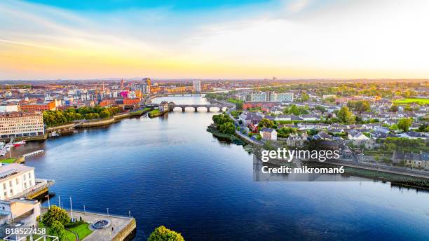 an aerial view of limerick city, ireland - verwaltungsbezirk county limerick stock-fotos und bilder