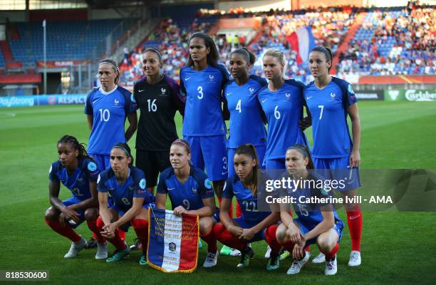 France Women team group during the UEFA Women's Euro 2017 match between France and Iceland at Koning Willem II Stadium on July 18, 2017 in Tilburg,...