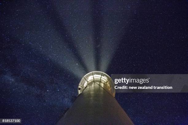 milky way over castlepoint lighthouse - lighthouse 個照片及圖片檔