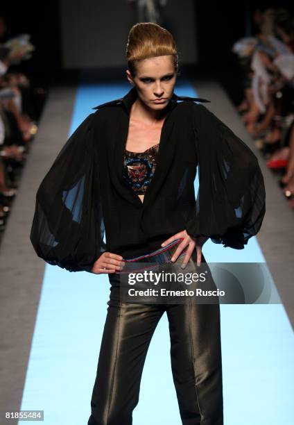 Model walk the runway during Gattinoni Haute Couture fashion show as part of Rome fashion week in Santo Spirito in Sassia, on 7 July, 2008 in Rome,...